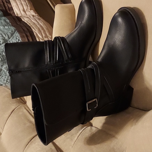 Boots - Picture 1 of 6